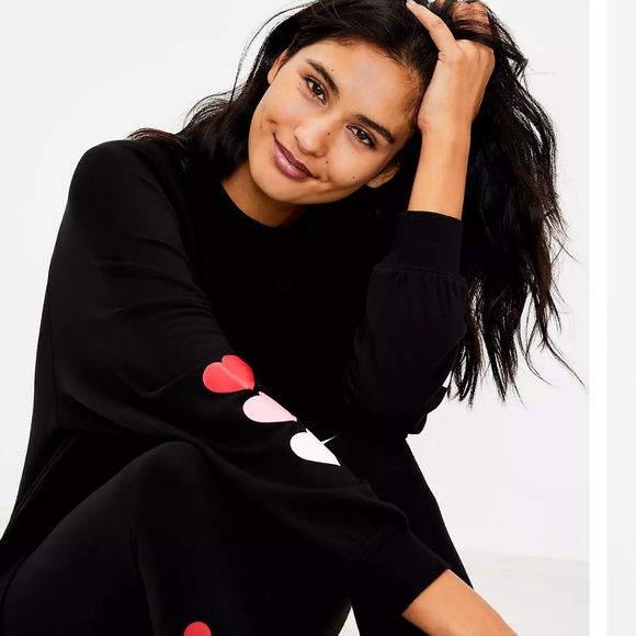 NWT Lou & Grey Heart Oversized Signaturesoft Sweatshirt - Picture 2 of 7